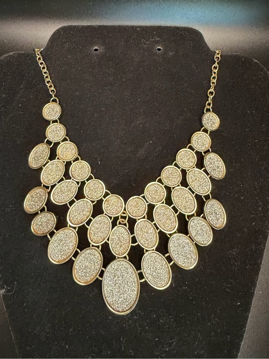 New York & Company Jewelry - New York & Company signed. Vintage Gold-Tone Glitter Oval Statement Necklace